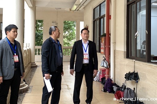 卢景值等陪同省人社厅领导巡考.jpg