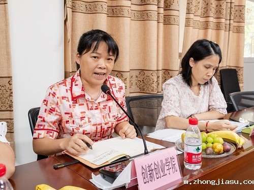 教师代表发言13.jpg