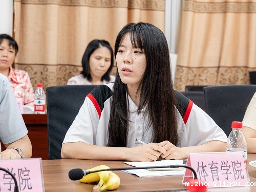教师代表发言9.jpg