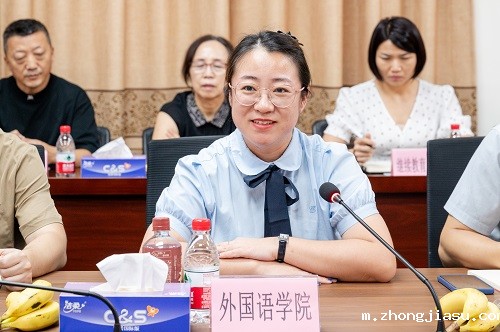 教师代表发言1.jpg
