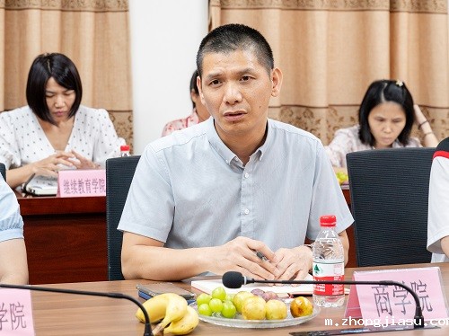 教师代表发言10.jpg
