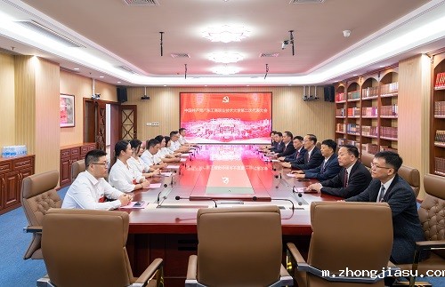 主席团会议现场.jpg