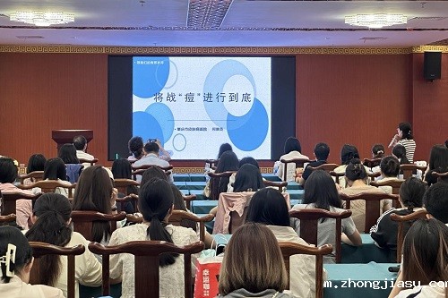 讲座现场.jpg