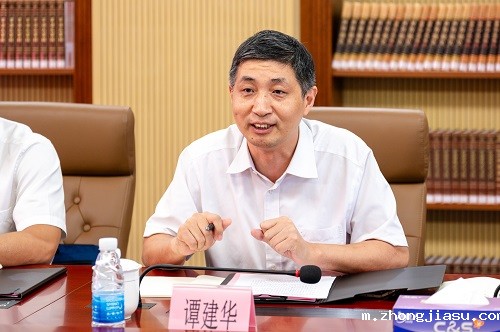 谭建华讲话.jpg