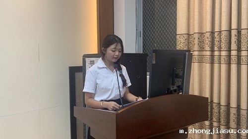 学生代表作述职汇报.jpg